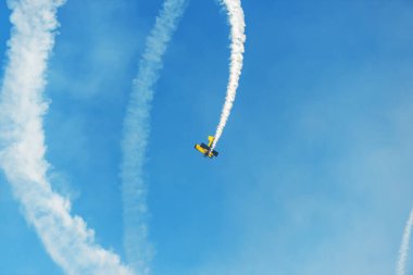 Airshow uçaklarda. Akrobasi ekibi air Show'da uçuş gerçekleştirir