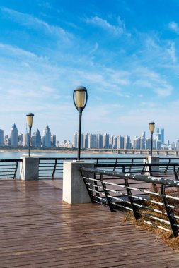 Gündüz şehir merkezindeki iş merkezinin ufuk çizgisi