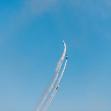 Airshow uçaklarda. Akrobasi ekibi air Show'da uçuş gerçekleştirir