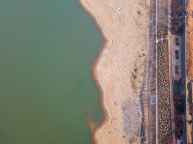 Nehir kıyısının havadan görünüşü, kuru nehir.