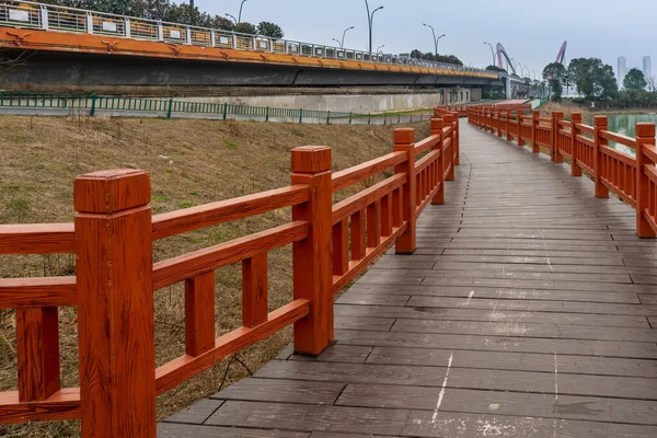 Dřevěný Most Přes Řeku Městském Parku — Stock fotografie