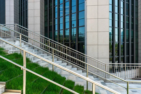 Close Detalhes Trilhos Escadas Edifício Moderno — Fotografia de Stock