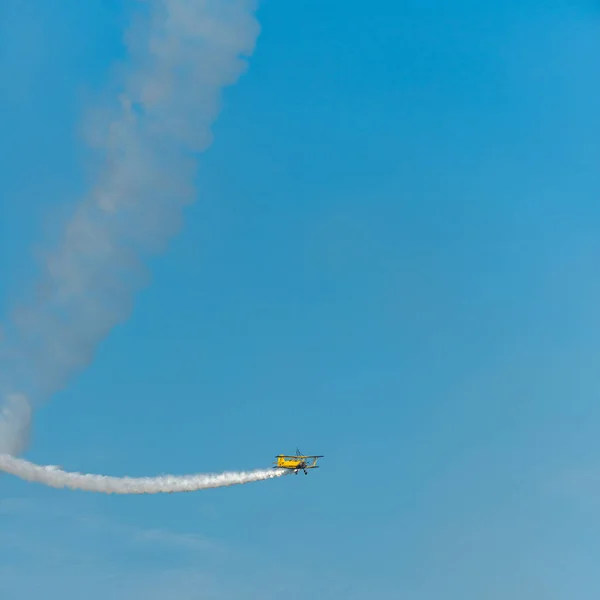 Samoloty Airshow Zespół Akrobacyjny Wykonuje Lot Powietrzu Pokaż — Zdjęcie stockowe