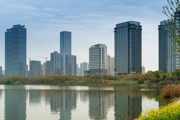 Lakeside Modern Office Building China — Stock Photo, Image