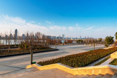 Gündüz şehir merkezindeki iş merkezinin ufuk çizgisi