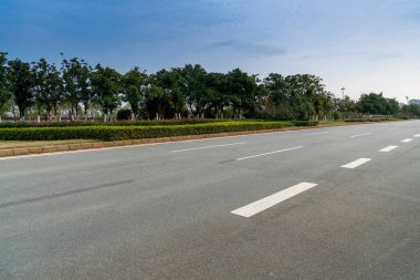 Çin 'deki boş şehir yolu ve binalar