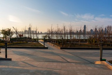 Şehirde günbatımı