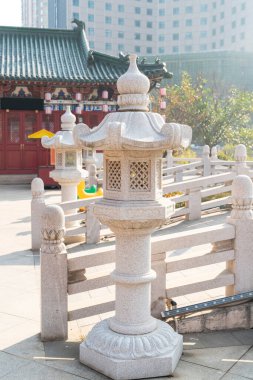 Çin 'deki tapınakta lambalar