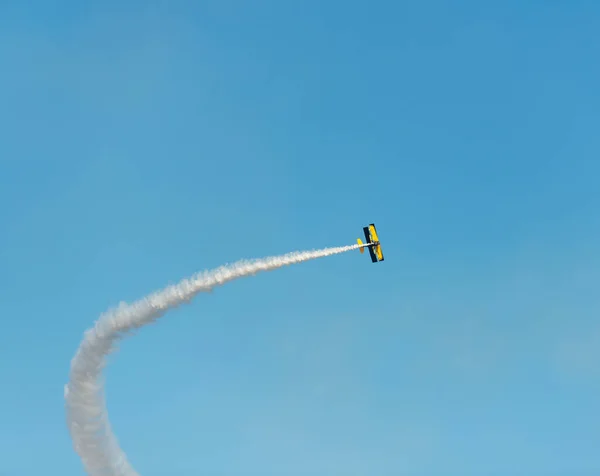 Flugzeuge Auf Airshow Kunstflugteam Führt Flug Bei Flugschau Durch — Stockfoto