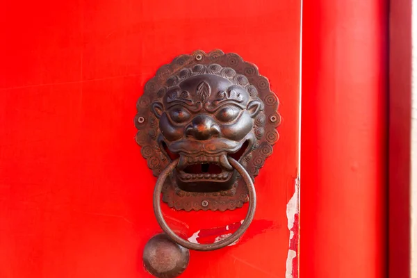 Chinesische Alte Rote Tür — Stockfoto