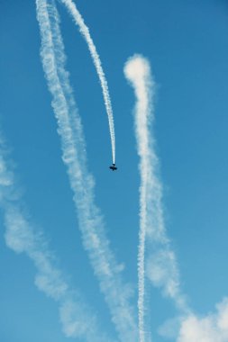 Airshow uçaklarda. Akrobasi ekibi air Show'da uçuş gerçekleştirir