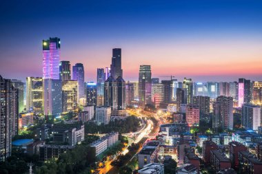 nanchang Çin'de kuş görünümü. gökdelen inşaat ön planda. sis, bulutlu gökyüzü ve kirliliği. Bund (nanchang) alanı
