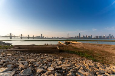 Gündüz şehir merkezindeki iş merkezinin ufuk çizgisi