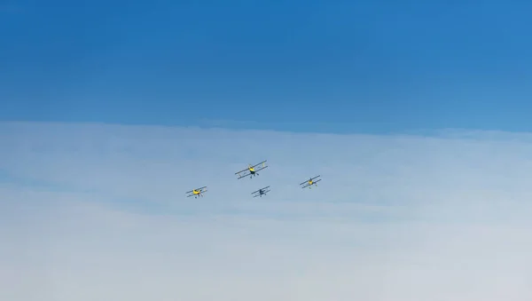 Airshow Uçaklarda Akrobasi Ekibi Air Show Uçuş Gerçekleştirir — Stok fotoğraf