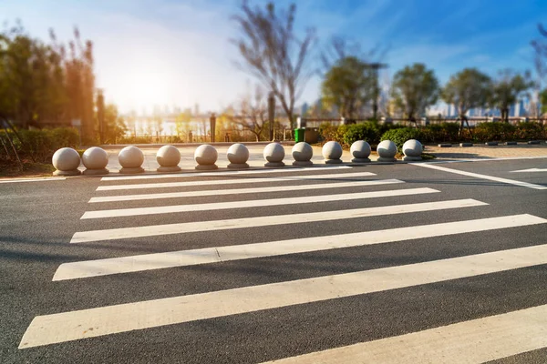 Zebrastreifen Auf Der Straße — Stockfoto