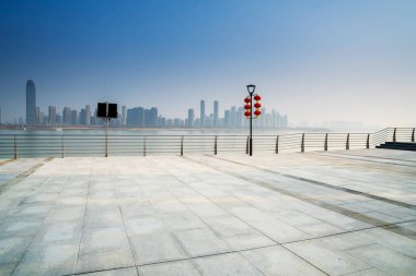 Gündüz şehir merkezindeki iş merkezinin ufuk çizgisi