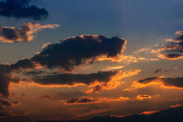 Feurig Orangefarbener Abendhimmel Schöner Himmel — Stockfoto