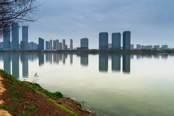 Lakeside Modern Office Building China — Stock Photo, Image