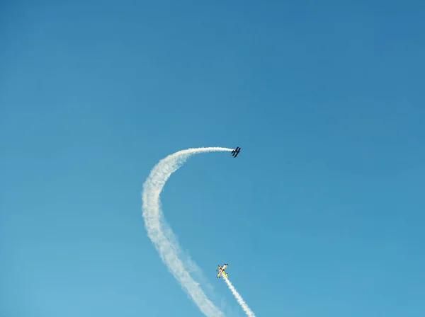 Samoloty Airshow Zespół Akrobacyjny Wykonuje Lot Powietrzu Pokaż — Zdjęcie stockowe