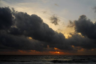 Harika tropik günbatımı.