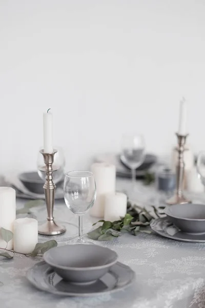 Table setting in light colors with candles — Stock Photo, Image