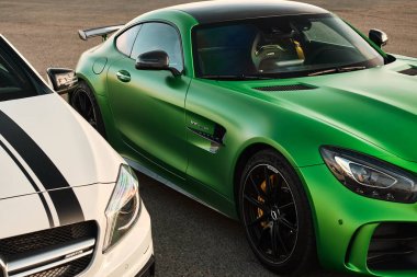 Kazan, Rusya - 1 Ağustos 2017: Mersedez benz Amg Gt R yeşil renk ve a45