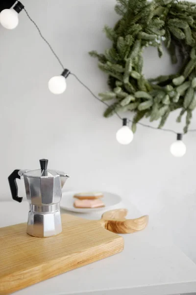Geyser coffee maker in Christmas decor — Stock Photo, Image
