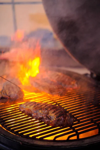 Delicious grilled beef steak with fire on background — Stock Photo, Image