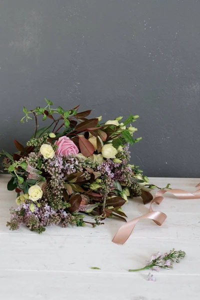 A bouquet of flowers on a wooden table — Stock Photo, Image