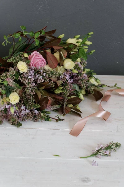 A bouquet of flowers on a wooden table — Stock Photo, Image