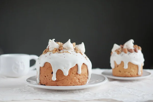 Two Easter cakes on a plate — Stock Photo, Image