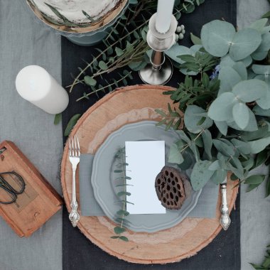 Tablo mockup menü kartı ile hizmet
