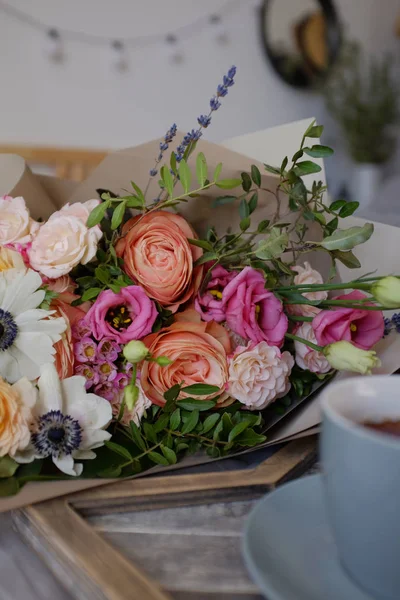 A bouquet of beautifu flowers on the bed — Stock Photo, Image