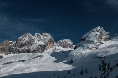 Kayak Merkezi Kuzey İtalya'nın tatil. Dolomites için tur.