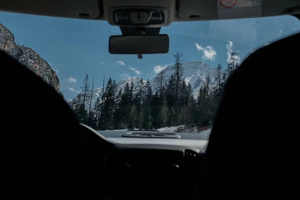 Travel by car. Road to the mountains. landscape photographed from inside car — Stock Photo, Image