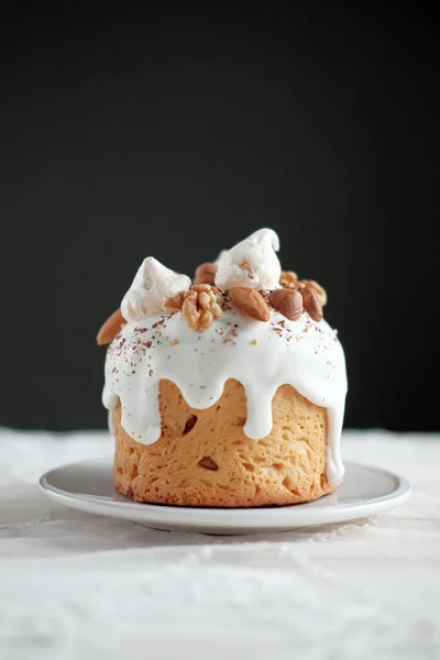 Easter cake with nuts on a plate — Stock Photo, Image