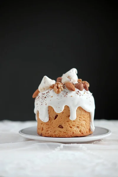 Easter cake with nuts on a plate — Stock Photo, Image