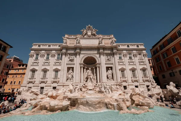 Turer till Italien, Rom. Fontana di Trevi — Stockfoto