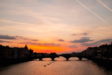 Günbatımı Ponte Vecchio Köprüsü'nden