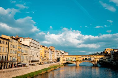 Günbatımı Ponte Vecchio Köprüsü'nden