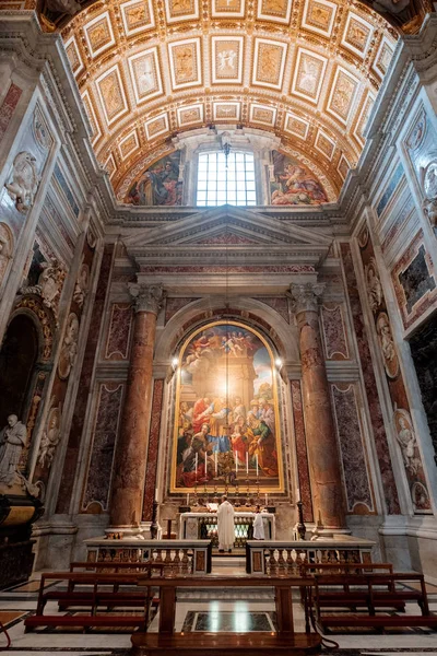 Architektura Rzymu. Wewnętrznej stronie kopułę kościoła Saint Peter's basilica, Watykan, Włochy. — Zdjęcie stockowe