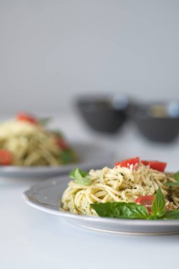 domatesli makarna ve fesleğen 