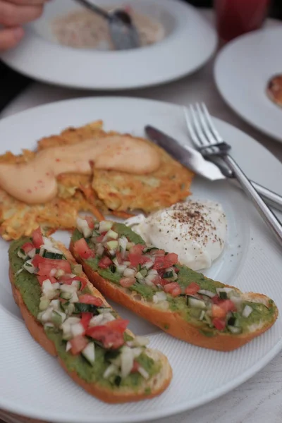 Pollo Parrilla Con Bruschettas Salsa — Foto de Stock