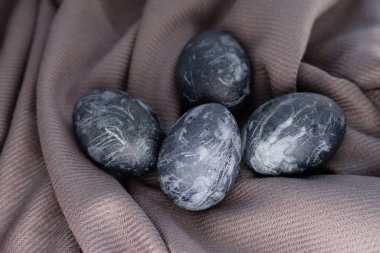 gri Paskalya yumurtaları