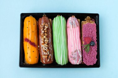 Kutudaki tatlı ekler, yakın görüş.