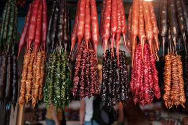 Yerel mallarla Tiflis gıda pazarı