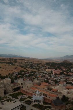 Gündüz Tiflis, Gürcistan 'da şehir manzarası.
