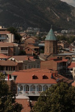 Gündüz Tiflis, Gürcistan 'da şehir manzarası.