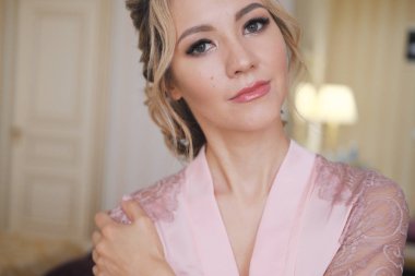 Peignoir 'deki gelinin portresi