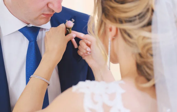 Primer Plano Retrato Recién Casados Posando Habitación — Foto de Stock